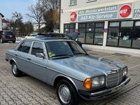 Gebraucht Mercedes 230 136 PS (100 kW) 1983 Grau Limousine