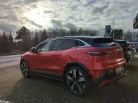 Używany Renault Megane E-Tech Komfort 160 kW (218 KM) 2025 Czerwony Sedan/Limuzyna