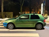 Second-hand VW Golf IV 101 CP (74 kW) 2002 Verde Berlinǎ