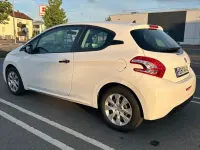 Gebraucht Peugeot 208 Access 68 PS (50 kW) 2013 Weiß Kleinwagen