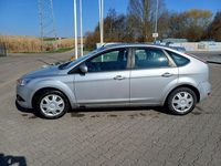 Gebraucht Ford Focus Ghia 101 PS (74 kW) 2009 Silber Limousine