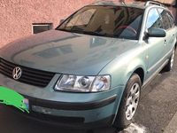 Gebraucht VW Passat 125 PS (91 kW) 2010 Blau Kombi