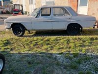 Second-hand Mercedes 230 1968 Berlinǎ