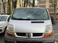 Second-hand Renault Trafic 101 CP (74 kW) 2003 Argintiu Monovolum