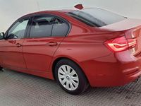 Gebraucht BMW 318 Advantage 136 PS (100 kW) 2016 Rot Limousine