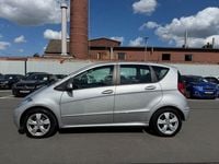 Używany Mercedes A180 109 KM (80 kW) 2011 Czarny Sedan/Limuzyna