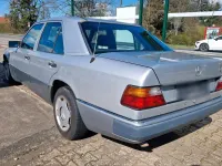 Brugt Mercedes E220 150 HK (110 kW) 1993 Sølv Sedan