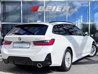 Gebraucht BMW 320 M Sport 184 PS (135 kW) 2023 Mineralweiss metallic Kombi