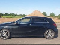 Gebraucht Mercedes A180 122 PS (89 kW) 2016 Kosmosschwarz  metalliclack Kleinwagen