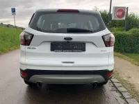 Gebraucht Ford Kuga Titanium 150 PS (110 kW) 2018 Weiß SUV