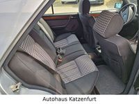 Gebraucht Mercedes E230 132 PS (97 kW) 1992 Grau Limousine