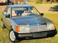 Gebraucht Mercedes 200 75 PS (55 kW) 1988 Gold Limousine