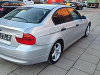 Gebraucht BMW 318 129 PS (94 kW) 2006 Titansilber metallic Limousine