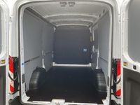 Gebraucht Ford Transit Trend 130 PS (95 kW) 2025 Weiß Van