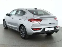 Neu Hyundai i30 140 PS (102 kW) 2025 Shimmeringsilvermet. Limousine