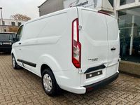 Gebraucht Ford Transit Custom 131 PS (96 kW) 2018 Frostweiß Van / Kleinbus