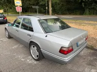Gebraucht Mercedes E280 193 PS (141 kW) 1993 Silber Limousine