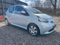 Gebraucht Toyota Aygo 68 PS (50 kW) 2006 Silber Kleinwagen