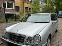 Usata Mercedes E240 170 CV (125 kW) 1998 Argento Berlina