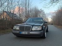 Gebraucht Mercedes E230 140 PS (102 kW) 1992 Schwarz Limousine