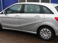 Gebraucht Mercedes B180 109 PS (80 kW) 2015 Silber Van / Kleinbus