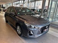 Gebraucht Hyundai i30 Select 120 PS (88 kW) 2017 Grau Kombi