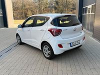 Gebraucht Hyundai i10 87 PS (63 kW) 2014 Weiß Kleinwagen