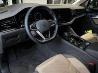 Gebraucht VW Touareg Elegance 231 PS (169 kW) 2025 Oyster silver metallic SUV