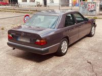 Gebraucht Mercedes E230 132 PS (97 kW) 1992 Violet Limousine