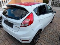 Gebraucht Ford Fiesta 101 PS (74 kW) 2014 Weiß Kleinwagen