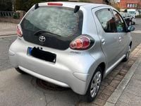 Gebraucht Toyota Aygo 68 PS (50 kW) 2012 Grau Kleinwagen