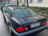 Second-hand Mercedes E320 220 CP (161 kW) 1995 Albastru Berlinǎ