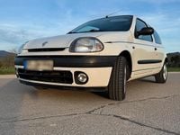 Używany Renault Clio II 75 KM (55 kW) 2000 Biały Hatchback
