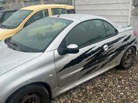 Gebraucht Peugeot 206 CC 109 PS (80 kW) 2004 Silber Cabrio