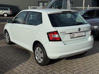 Gebraucht Skoda Fabia Ambition 60 PS (44 kW) 2015 Weiß Limousine