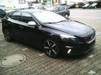 Gebraucht Volvo V40 Momentum 120 PS (88 kW) 2015 Onyx black / metallic Kombi