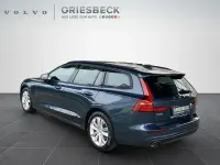 Gebraucht Volvo V60 Momentum 163 PS (119 kW) 2020 Denim blue / metallic Kombi