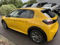 Gebraucht Peugeot e-208 Allure 100 kW (136 PS) 2021 Gelb faro Kleinwagen