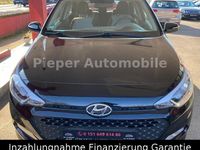 Gebraucht Hyundai i20 Classic 75 PS (55 kW) 2016 Schwarz Limousine