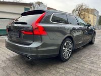 Gebraucht Volvo V90 Momentum 150 PS (110 kW) 2020 Grau Kombi