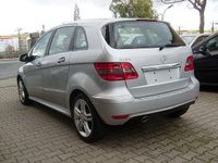 Gebraucht Mercedes B160 95 PS (69 kW) 2010 Silber Van / Kleinbus