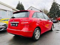 Gebraucht Mercedes B180 109 PS (80 kW) 2012 Rot Van / Kleinbus