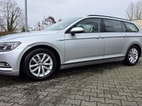 Gebraucht VW Passat 120 PS (88 kW) 2017 Silber Kombi