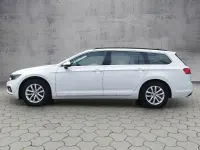 Gebraucht VW Passat Business 150 PS (110 kW) 2023 Gletscherweiß metallic Kombi