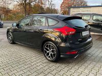 Gebraucht Ford Focus SE 162 PS (119 kW) 2015 Schwarz Limousine