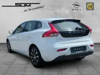 Gebraucht Volvo V40 Momentum 122 PS (89 kW) 2019 Weiss Kombi