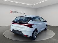 Gebraucht Hyundai i20 Select 101 PS (74 kW) 2022 Weiss Limousine