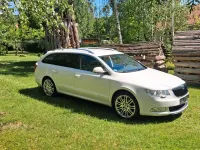Używany Skoda Superb 160 KM (117 kW) 2012 Biały Kombi