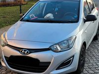 Gebraucht Hyundai i20 83 PS (61 kW) 2014 Silber Kleinwagen
