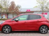 Gebraucht Peugeot 208 99 PS (72 kW) 2017 Rot Kleinwagen